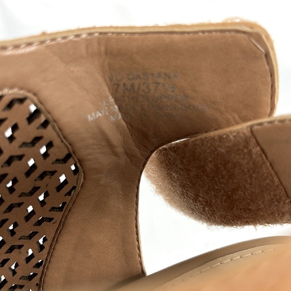 Vince Camuto Dastana Nubuck Leather Peep-Toe Sandal Stacked Heel Sz 7M - Picture 15 of 16